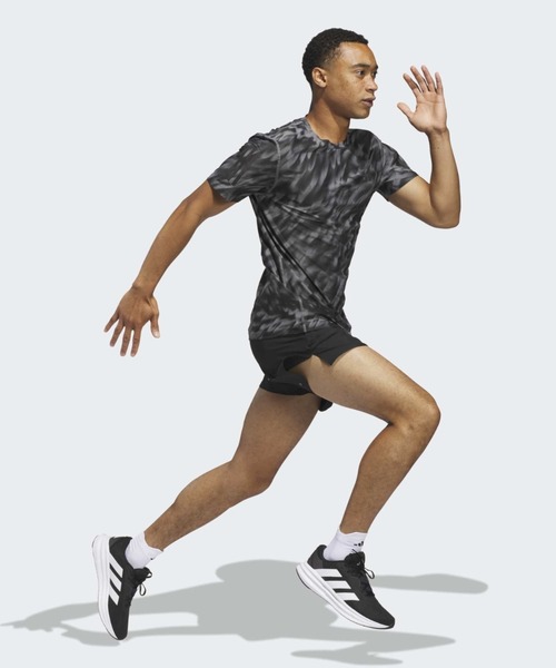 adidas(アディダス)の「オウン ザ ラン 総柄プリント 半袖Tシャツ / アディダス adidas(Tシャツ/カットソー・メンズ・グレー・XX-LARGE/XX-SMALL/LARGE/MEDIUM/SMALL/X-LARGE/X-SMALL)」の3枚目の写真