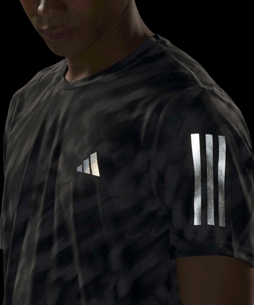 adidas(アディダス)の「オウン ザ ラン 総柄プリント 半袖Tシャツ / アディダス adidas(Tシャツ/カットソー・メンズ・グレー・XX-LARGE/XX-SMALL/LARGE/MEDIUM/SMALL/X-LARGE/X-SMALL)」の7枚目の写真