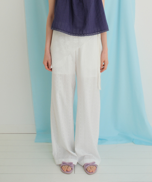 MOUI(モウイ)の「Light eyelet banding pants (O/WHITE)(その他パンツ・レディース・その他・FREE)」の1枚目の写真