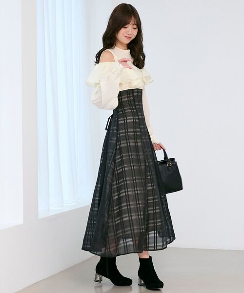 MAJESTIC LEGON(マジェスティックレゴン)の「ウエストきゅっとフリルワンピース(ワンピース・レディース・ベージュ/グレー/ブラック/ピンク/ブラック系その他・LARGE/X-SMALL/SMALL/MEDIUM)」の16枚目の写真