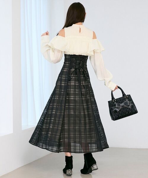MAJESTIC LEGON(マジェスティックレゴン)の「ウエストきゅっとフリルワンピース(ワンピース・レディース・ベージュ/グレー/ブラック/ピンク/ブラック系その他・LARGE/X-SMALL/SMALL/MEDIUM)」の17枚目の写真