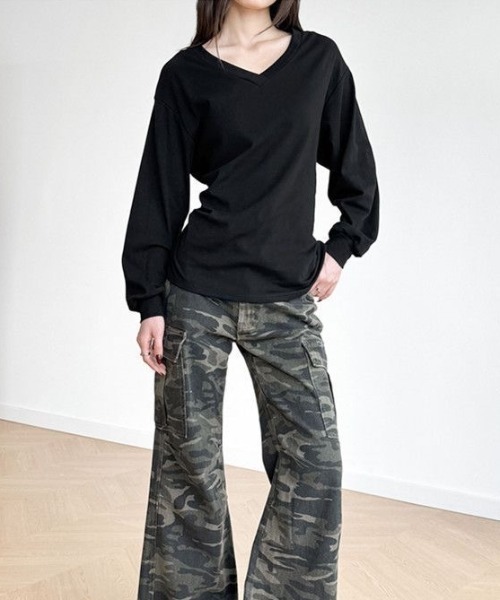 FAVORITO(ファヴォリート)の「Vネック長袖トップス(Tシャツ/カットソー・レディース・グレー/ブラック・F)」の4枚目の写真