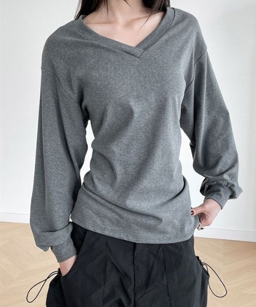 FAVORITO(ファヴォリート)の「Vネック長袖トップス(Tシャツ/カットソー・レディース・グレー/ブラック・F)」の5枚目の写真