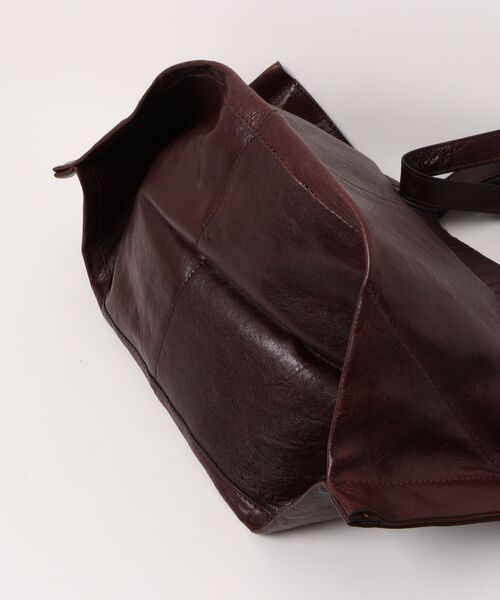 ALLSAINTS(オールセインツ)の「LUTECE LEATHER TOTE BAG | LUTECE レザー トート バッグ(トートバッグ・レディース・バーガンディー・ONE SIZE)」の7枚目の写真