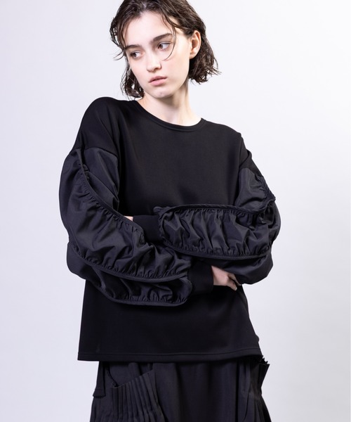 OSMOSIS(オズモーシス)の「ギャザースリーブプルオーバー(Tシャツ/カットソー・レディース・グレー/ブラウン/ブラック・ONE SIZE)」の2枚目の写真