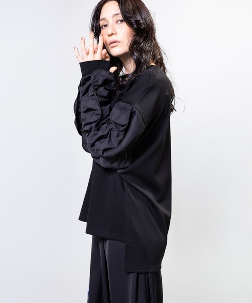 OSMOSIS(オズモーシス)の「ギャザースリーブプルオーバー(Tシャツ/カットソー・レディース・グレー/ブラウン/ブラック・ONE SIZE)」の8枚目の写真