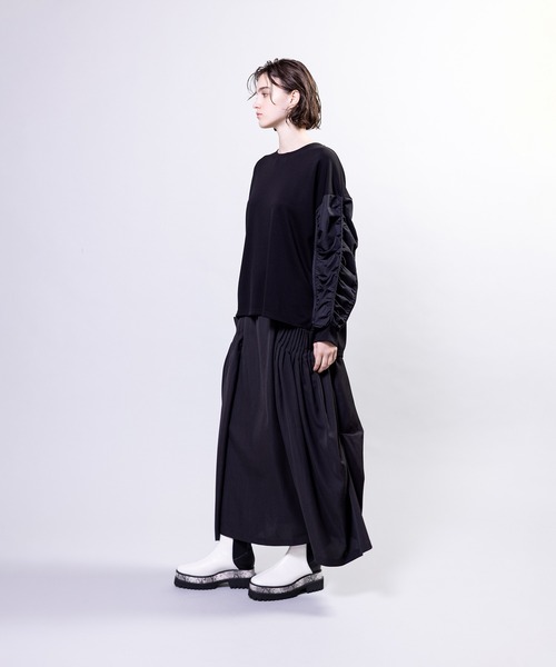 OSMOSIS(オズモーシス)の「ギャザースリーブプルオーバー(Tシャツ/カットソー・レディース・グレー/ブラウン/ブラック・ONE SIZE)」の11枚目の写真