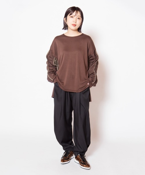 OSMOSIS(オズモーシス)の「ギャザースリーブプルオーバー(Tシャツ/カットソー・レディース・グレー/ブラウン/ブラック・ONE SIZE)」の18枚目の写真