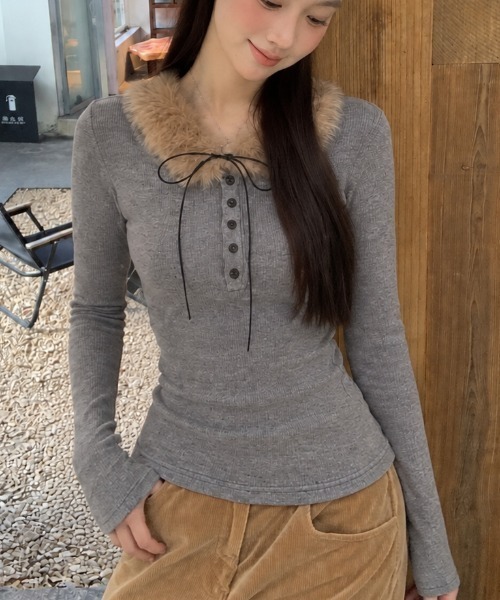 Achic(アシック)の「2WAYファーカラー付きリブカットソー(Tシャツ/カットソー・レディース・グレー・M)」の15枚目の写真
