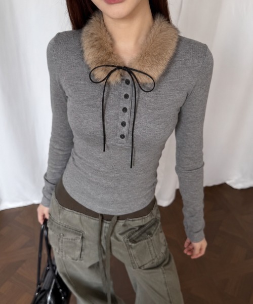 Achic(アシック)の「2WAYファーカラー付きリブカットソー(Tシャツ/カットソー・レディース・グレー・M)」の6枚目の写真