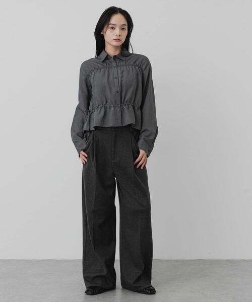 SENSE OF PLACE by URBAN RESEARCH(センスオブプレイスバイアーバンリサーチ)の「クロップドギャザーシャーリングシャツ(シャツ/ブラウス・レディース・ブルー系その他/ブラック系その他/ベージュ系その他・ONE)」の6枚目の写真