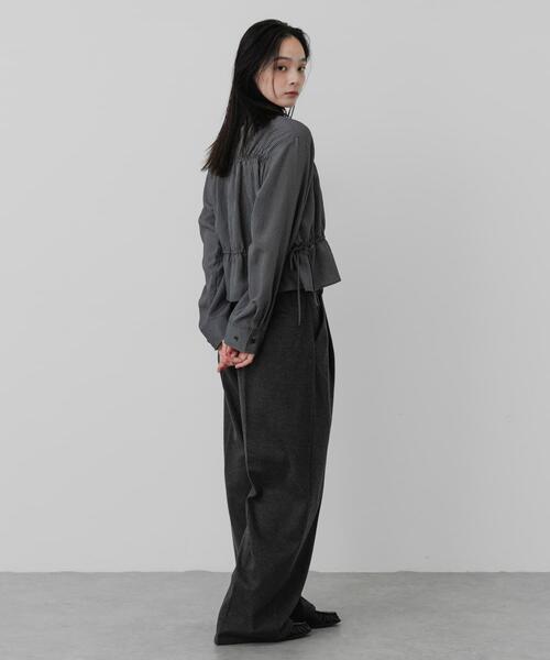 SENSE OF PLACE by URBAN RESEARCH(センスオブプレイスバイアーバンリサーチ)の「クロップドギャザーシャーリングシャツ(シャツ/ブラウス・レディース・ブルー系その他/ブラック系その他/ベージュ系その他・ONE)」の8枚目の写真