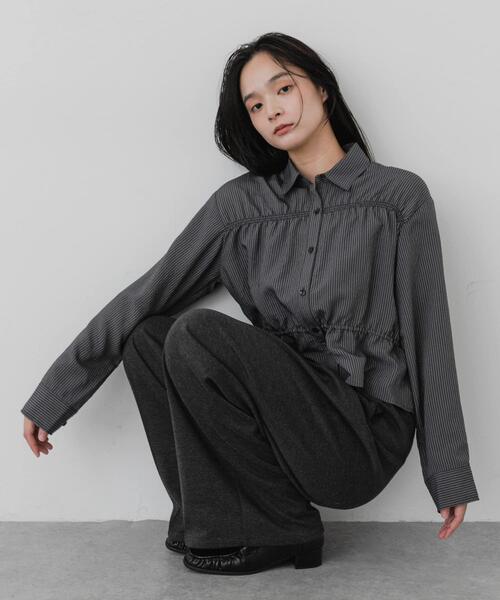 SENSE OF PLACE by URBAN RESEARCH(センスオブプレイスバイアーバンリサーチ)の「クロップドギャザーシャーリングシャツ(シャツ/ブラウス・レディース・ブルー系その他/ブラック系その他/ベージュ系その他・ONE)」の9枚目の写真