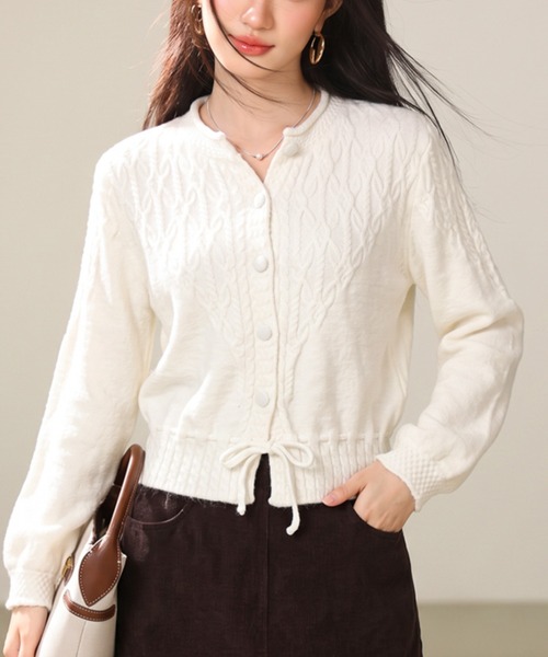 LUCPY(ラクピー)の「ケーブル編みペプラムニットカーディガン(カーディガン/ボレロ・レディース・ホワイト・X-LARGE/LARGE/MEDIUM/SMALL)」の1枚目の写真
