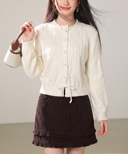 LUCPY(ラクピー)の「ケーブル編みペプラムニットカーディガン(カーディガン/ボレロ・レディース・ホワイト・X-LARGE/LARGE/MEDIUM/SMALL)」の4枚目の写真
