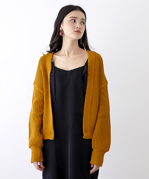 UNITED TOKYO（ユナイテッドトウキョウ）の「カタアゼエフォートカーディガン（カーディガン/ボレロ・レディース・ブラック/レッド/マスタード・1）」の4枚目の写真