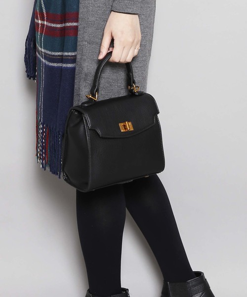 PLAIN CLOTHING（プレーンクロージング）の「スクエアフラップショルダーバッグ【PLAIN CLOTHING】（ショルダーバッグ・レディース・グレー/ブラック・FREE）」の2枚目の写真