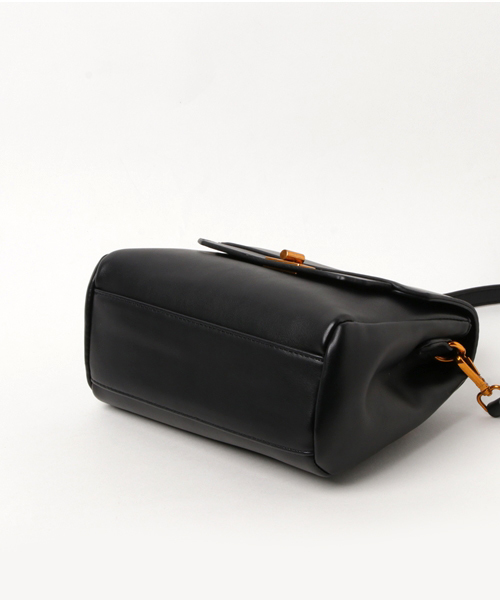 PLAIN CLOTHING（プレーンクロージング）の「スクエアフラップショルダーバッグ【PLAIN CLOTHING】（ショルダーバッグ・レディース・グレー/ブラック・FREE）」の4枚目の写真