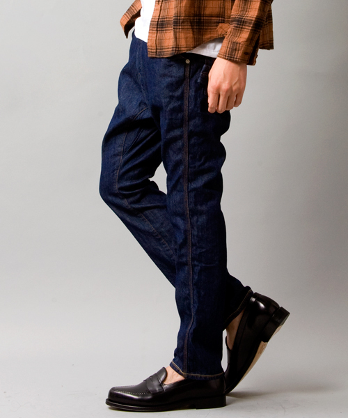 BEAUTY&YOUTH UNITED ARROWS（ビューティーアンドユースユナイテッドアローズ）の「by ∴ デニム ペインター テーパードパンツ◆（デニムパンツ・メンズ・ネイビー・SMALL/MEDIUM/LARGE/X-LARGE）」の3枚目の写真