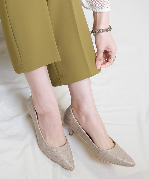 AmiAmi(アミアミ)の「走れるパンプス/美脚ポインテッドトゥ5㎝ヒールパンプス(パンプス・レディース・ブラック/ピンク/ブラック系その他2/ベージュ系その他/ブラック系その他/グレイッシュベージュ/グレー/ベージュ/ブルー/ベージュ系その他3/ピンク系その他/グリーン/ワイン/グレー系その他/レオパード/ブラウン/ネイビー/ベージュ系その他2/オリーブ/ブラック系その他3/パイソン/グリーン系その他/グレイッシュブルー/オレンジ系その他/ベージュ系その他4/グレー系その他2/ライトグレー/グレー系その他3/アイボリー/ブラック系その他4/ブラウン系その他/キャメル/カーキ/イエロー系その他/シルバー/ミント/ベージュ系その他5/ブラウン系その他2/ベージュ系その他6/パープル系その他/ベージュ系その他7/ブラック系その他5/ブラウン系その他3/ホワイト系その他/ゼブラ/パープル/ダークベージュ/イエロー系その他2/ライトグリーン/ホワイト系その他2/ブラック系その他6/チャコール/ブラウン系その他4/ブラック系その他7/ブロンズ/ブルー系その他/その他/オレンジ/ホワイト系その他3/ライトベージュ/モカ/パープル系その他2/バーガンディー/その他1/グレー系その他4/ドット/ライトブルー・37/40/39/38/35/36/34)」の4枚目の写真