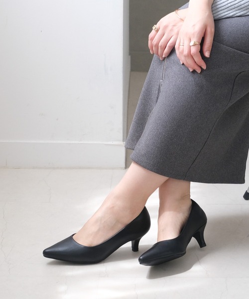 AmiAmi(アミアミ)の「走れるパンプス/美脚ポインテッドトゥ5㎝ヒールパンプス(パンプス・レディース・ブラック/ピンク/ブラック系その他2/ベージュ系その他/ブラック系その他/グレイッシュベージュ/グレー/ベージュ/ブルー/ベージュ系その他3/ピンク系その他/グリーン/ワイン/グレー系その他/レオパード/ブラウン/ネイビー/ベージュ系その他2/オリーブ/ブラック系その他3/パイソン/グリーン系その他/グレイッシュブルー/オレンジ系その他/ベージュ系その他4/グレー系その他2/ライトグレー/グレー系その他3/アイボリー/ブラック系その他4/ブラウン系その他/キャメル/カーキ/イエロー系その他/シルバー/ミント/ベージュ系その他5/ブラウン系その他2/ベージュ系その他6/パープル系その他/ベージュ系その他7/ブラック系その他5/ブラウン系その他3/ホワイト系その他/ゼブラ/パープル/ダークベージュ/イエロー系その他2/ライトグリーン/ホワイト系その他2/ブラック系その他6/チャコール/ブラウン系その他4/ブラック系その他7/ブロンズ/ブルー系その他/その他/オレンジ/ホワイト系その他3/ライトベージュ/モカ/パープル系その他2/バーガンディー/その他1/グレー系その他4/ドット/ライトブルー・37/40/39/38/35/36/34)」の9枚目の写真