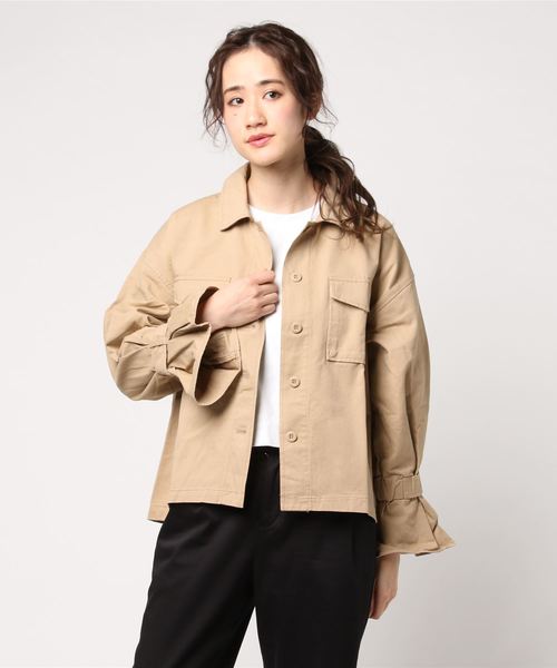 MERLOT（メルロー）の「袖ベルトミリタリージャケット687-8527（ミリタリージャケット・レディース・ベージュ/ネイビー/カーキ・FREE）」の2枚目の写真