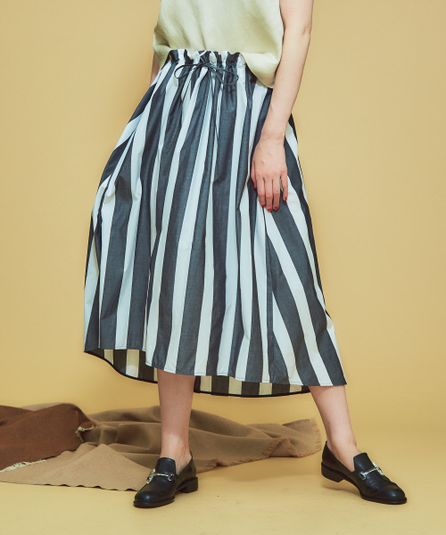 Abahouse Devinette（ドゥヴィネット）の「フロントギャザータックスカート（スカート・レディース・ブラック/ベージュ・フリー）」の4枚目の写真