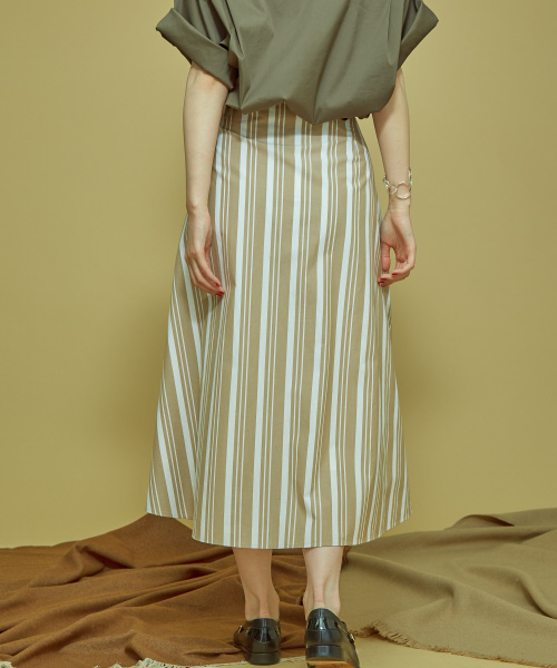 Abahouse Devinette（ドゥヴィネット）の「フロントギャザータックスカート（スカート・レディース・ブラック/ベージュ・フリー）」の6枚目の写真