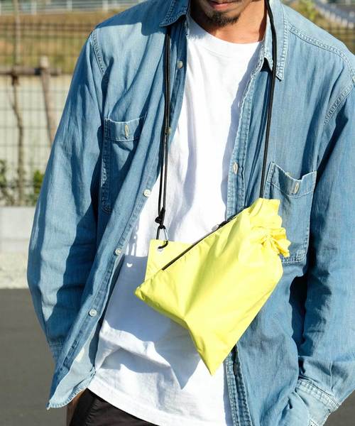 CONNA DESIGN（コンナデザイン）の「【CONNA DESIGN/コンナデザイン】別注Water Repellent Packable Kinchaku Shoulder パッカブル巾着ショルダー（ショルダーバッグ・レディース・ホワイト/ブラック/イエロー・FREE）」の3枚目の写真