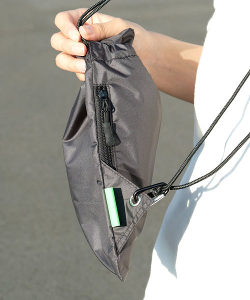 CONNA DESIGN（コンナデザイン）の「【CONNA DESIGN/コンナデザイン】別注Water Repellent Packable Kinchaku Shoulder パッカブル巾着ショルダー（ショルダーバッグ・レディース・ホワイト/ブラック/イエロー・FREE）」の5枚目の写真