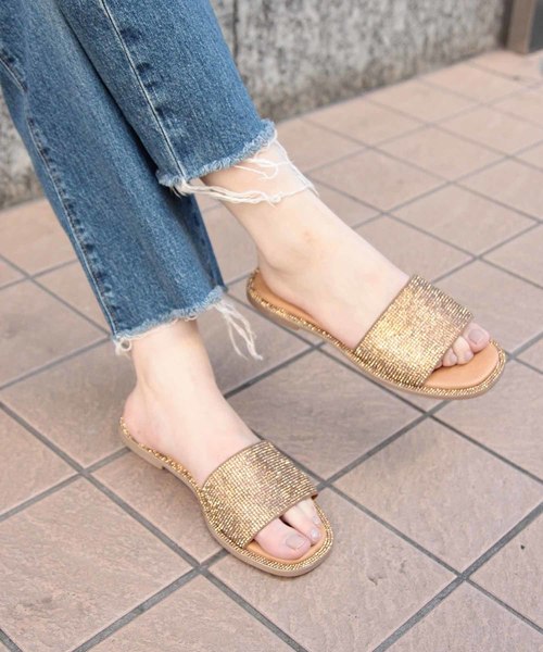 ADAM ET ROPE'(アダムエロペ)の「スクエアトゥラインストーンサンダル(サンダル・レディース・ブラック/ブラウン/シルバー・36/37/38)」の2枚目の写真