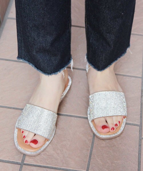 ADAM ET ROPE'(アダムエロペ)の「スクエアトゥラインストーンサンダル(サンダル・レディース・ブラック/ブラウン/シルバー・36/37/38)」の3枚目の写真