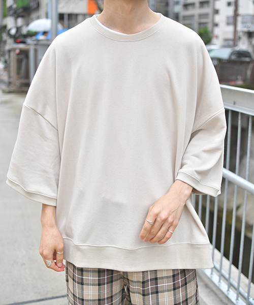 kutir（クティール）の「【ビッグシルエット】裏毛ハーフスリーブプルオーバー（Tシャツ/カットソー・メンズ・チャコールグレー/ブラック/ライトブルー/ベージュ・LARGE/MEDIUM）」の3枚目の写真
