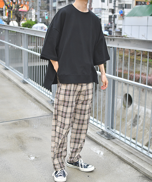kutir（クティール）の「【ビッグシルエット】裏毛ハーフスリーブプルオーバー（Tシャツ/カットソー・メンズ・チャコールグレー/ブラック/ライトブルー/ベージュ・LARGE/MEDIUM）」の8枚目の写真