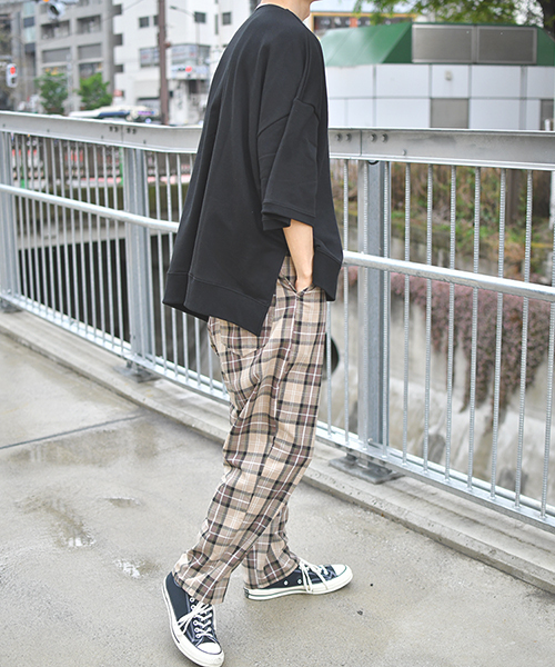 kutir（クティール）の「【ビッグシルエット】裏毛ハーフスリーブプルオーバー（Tシャツ/カットソー・メンズ・チャコールグレー/ブラック/ライトブルー/ベージュ・LARGE/MEDIUM）」の14枚目の写真