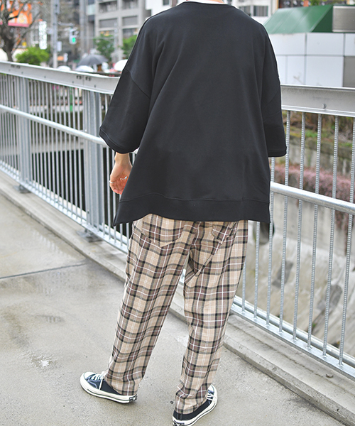 kutir（クティール）の「【ビッグシルエット】裏毛ハーフスリーブプルオーバー（Tシャツ/カットソー・メンズ・チャコールグレー/ブラック/ライトブルー/ベージュ・LARGE/MEDIUM）」の11枚目の写真