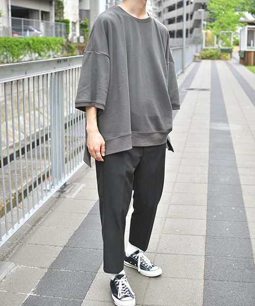 kutir（クティール）の「【ビッグシルエット】裏毛ハーフスリーブプルオーバー（Tシャツ/カットソー・メンズ・チャコールグレー/ブラック/ライトブルー/ベージュ・LARGE/MEDIUM）」の5枚目の写真