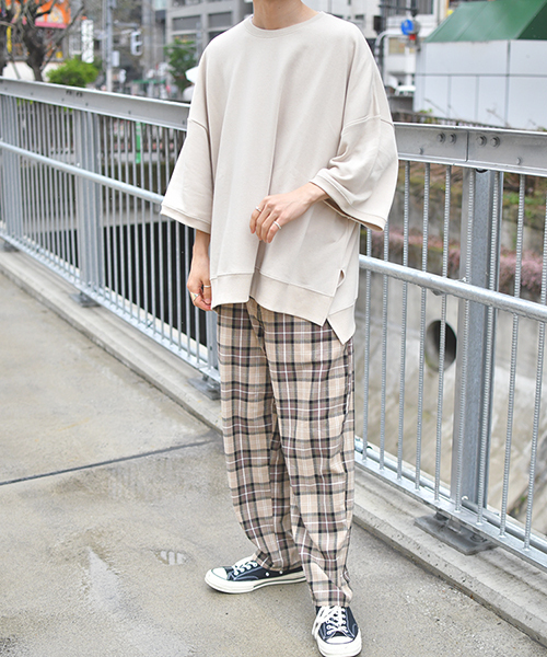 kutir（クティール）の「【ビッグシルエット】裏毛ハーフスリーブプルオーバー（Tシャツ/カットソー・メンズ・チャコールグレー/ブラック/ライトブルー/ベージュ・LARGE/MEDIUM）」の12枚目の写真