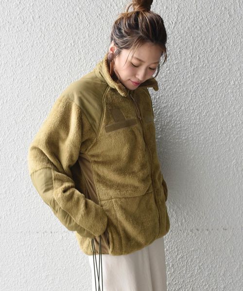 ROTHCO(ロスコ)の「ROTHCO:GENTIONⅢ ECWCSフリースジャケット(ブルゾン・レディース・ブラック/ベージュ・ONE SIZE)」の2枚目の写真