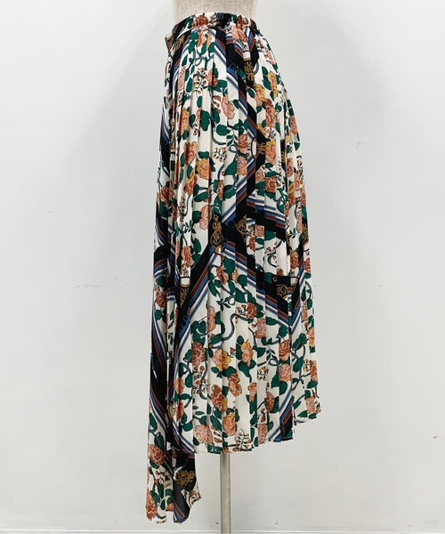 PICCIN（ピッチン）の「フラワーパネルプリーツ切替スカート（スカート・レディース・ベージュ・M/L）」の3枚目の写真