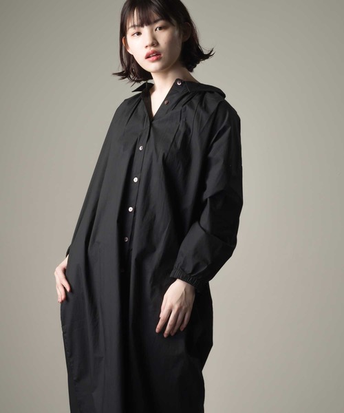 OMNES(オムネス)の「タイプライターギャザー入シャツワンピース(シャツワンピース・レディース・ブラック/カーキ/ピンクベージュ/ホワイト・FREE)」の3枚目の写真