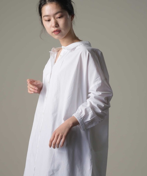 OMNES(オムネス)の「タイプライターギャザー入シャツワンピース(シャツワンピース・レディース・ブラック/カーキ/ピンクベージュ/ホワイト・FREE)」の6枚目の写真
