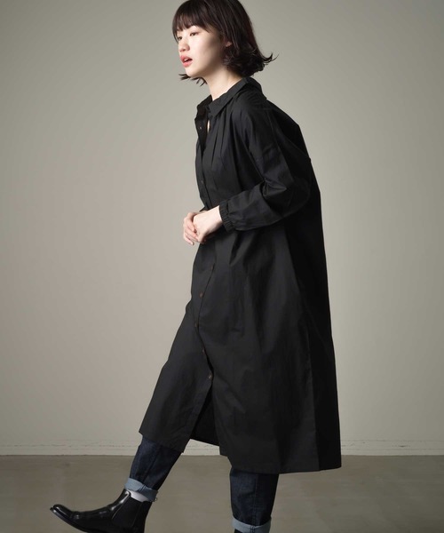 OMNES(オムネス)の「タイプライターギャザー入シャツワンピース(シャツワンピース・レディース・ブラック/カーキ/ピンクベージュ/ホワイト・FREE)」の8枚目の写真