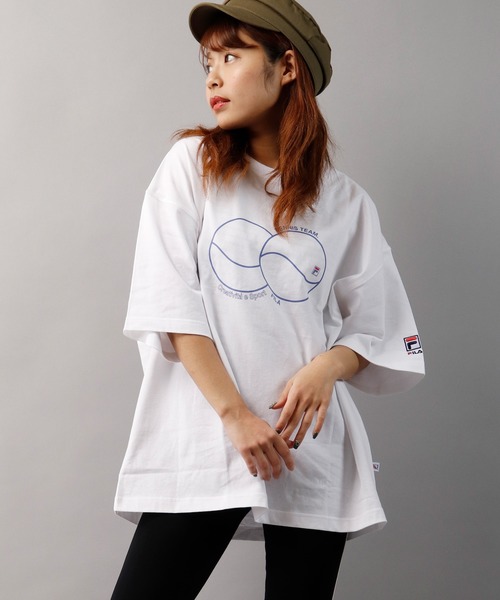 FILA HERITAGE（フィラヘリテージ）の「FILA heritage  韓国風 ブランドロゴプリント ビッグシルエット 半袖Tシャツ（Tシャツ/カットソー・メンズ・ホワイト/ブラック/ネイビー/レッド/イエロー/ブルー/グリーン/ホワイト系その他/ブルー系その他/ホワイト系その他2/ブルー系その他2/ブルー系その他3・M/L/XL）」の4枚目の写真