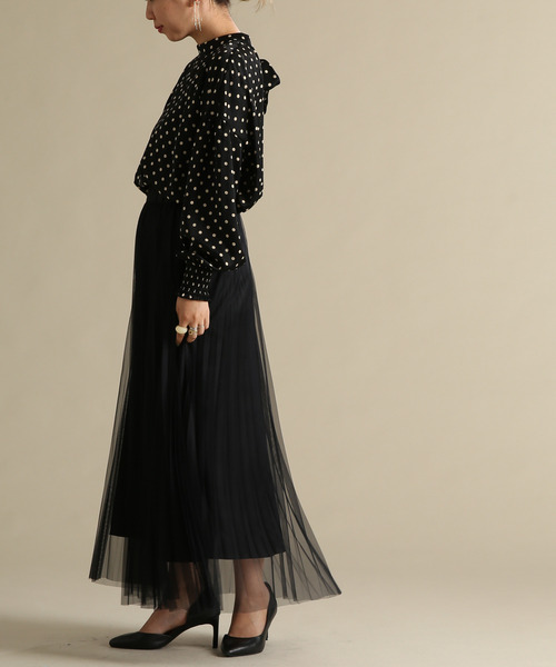 Tiara（ティアラ）の「ピーチサテンドットブラウス（シャツ/ブラウス・レディース・アイボリー/ブラック・FREE）」の2枚目の写真