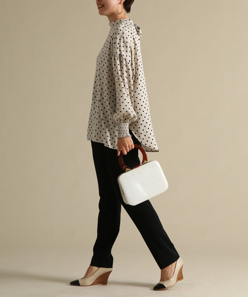 Tiara（ティアラ）の「ピーチサテンドットブラウス（シャツ/ブラウス・レディース・アイボリー/ブラック・FREE）」の5枚目の写真