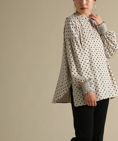 Tiara（ティアラ）の「ピーチサテンドットブラウス（シャツ/ブラウス・レディース・アイボリー/ブラック・FREE）」の4枚目の写真
