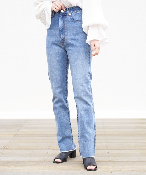 Chico（チコ）の「ストレートカラーデニム（デニムパンツ・レディース・ブラック/ライトベージュ/ブルー・SMALL/MEDIUM）」の3枚目の写真