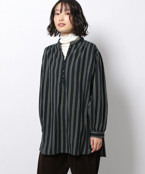 LAKOLE（ラコレ）の「アソートくるみボタンロングシャツ / LAKOLE（シャツ/ブラウス・レディース・ブラウン/ネイビー/オフホワイト・SMALL/MEDIUM）」の3枚目の写真