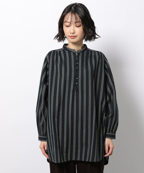 LAKOLE（ラコレ）の「アソートくるみボタンロングシャツ / LAKOLE（シャツ/ブラウス・レディース・ブラウン/ネイビー/オフホワイト・SMALL/MEDIUM）」の17枚目の写真